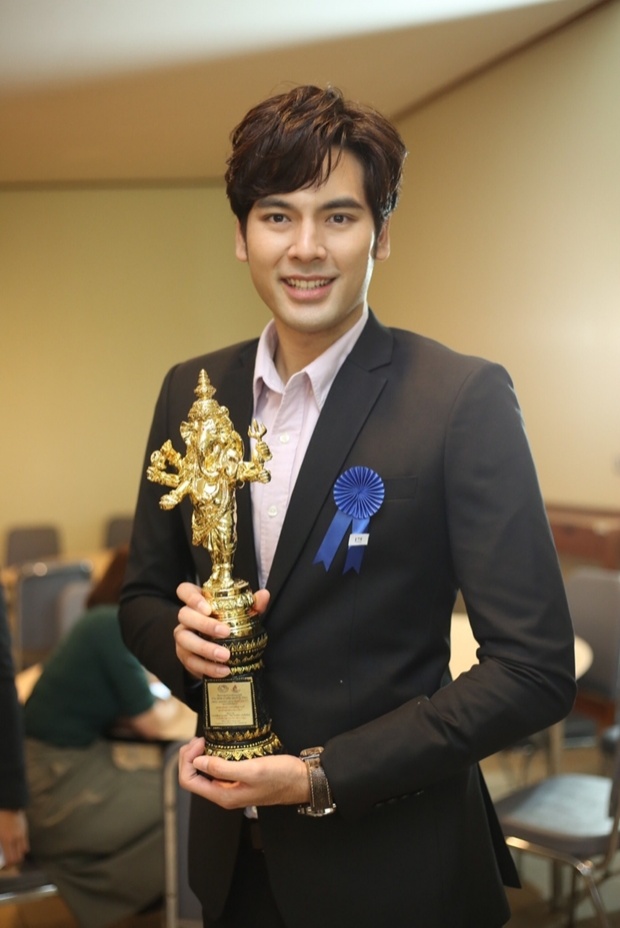 คนบันเทิงเข้ารับรางวัล PRESS AWARDS เณศไอยรา ปี61