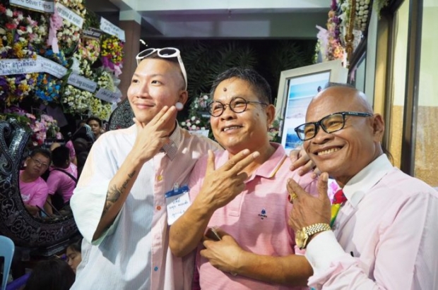  แจ๊ส เคาะโลงบอกพ่อดม ให้ฝนหยุดตก ลั่นอยากเล่นคอนเสิร์ตให้พ่อฟัง 