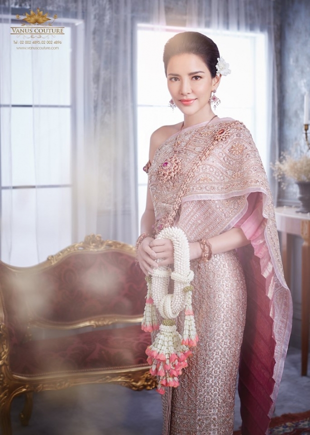 สวยไม่สร่าง อ้อม พิยดา ถ่ายแบบชุดไทย งดงามมาก!