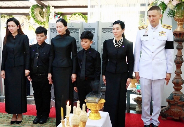 ในหลวงฯพระราชทานน้ำหลวงอาบศพ คุณพ่อเชอรี่ เข็มอัปสร