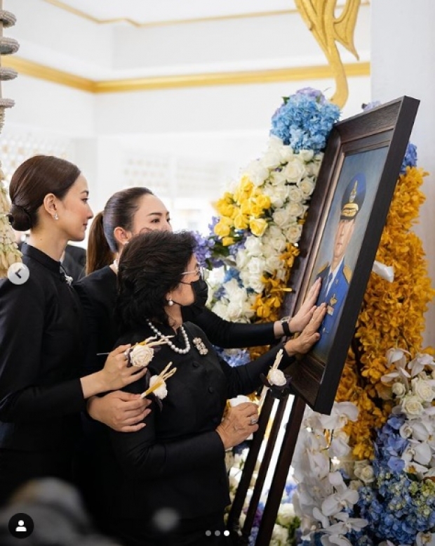 ‘แต้ว’ เคลื่อนไหวสุดเศร้าหลังจบงาน การกอดคุณพ่อผ่านรูปถ่าย..