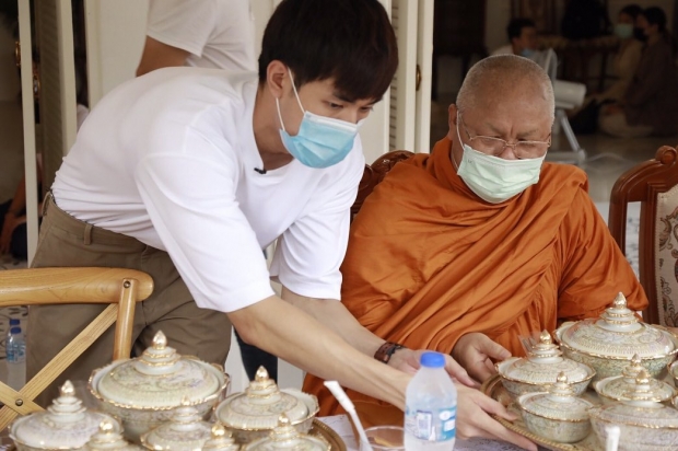 สุดอบอุ่น บ้านฉัตรบริรักษ์ เปิดตัว สตูดิโอคุณเเม่ สวยปังอลังการ