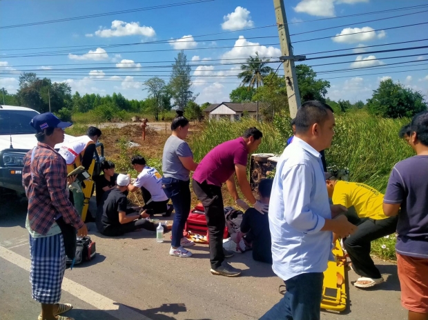 แฟนคลับตกใจ! รถตู้ทีมงาน เต้ย อภิวัฒน์ ประสบอุบัติเหตุ