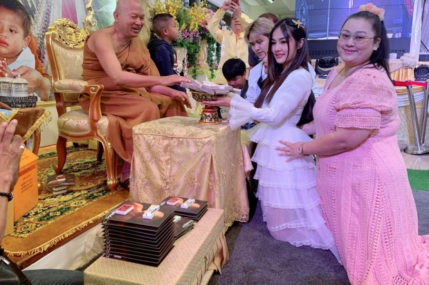 กระแต อาร์สยาม จัดหนักเดินสายทำบุญใหญ่ รับปีใหม่ 10 ล้าน