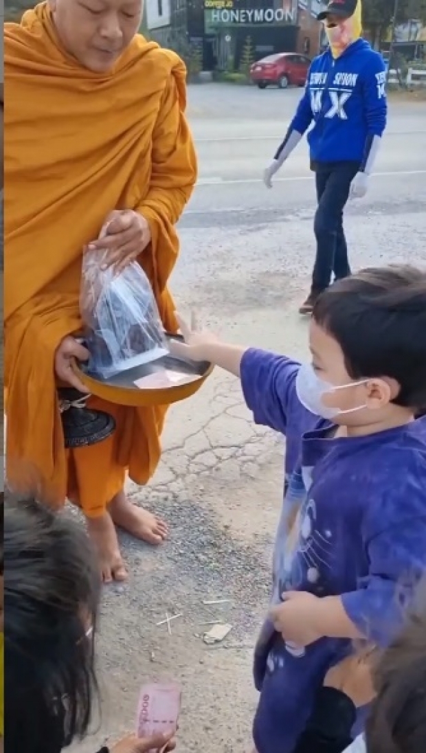 เป็นหนุ่มสายบุญนะฮะ! สายฟ้า-พายุ เช้าแค่ไหนก็ไหว ลุกขึ้นมาใส่บาตรแต่เช้า