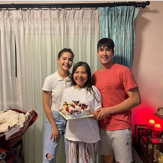 โมเม้นท์อบอุ่น ณเดชน์ญาญ่า หอบเค้ก HBD แม่แก้ว