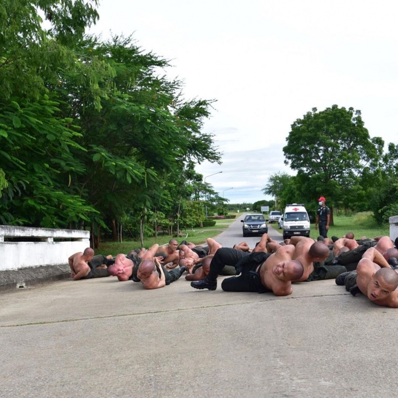 สงกรานต์ ย้อนภาพฝึกสุดทรหดหัวปักพื้น ตัวคลุกโคลน!