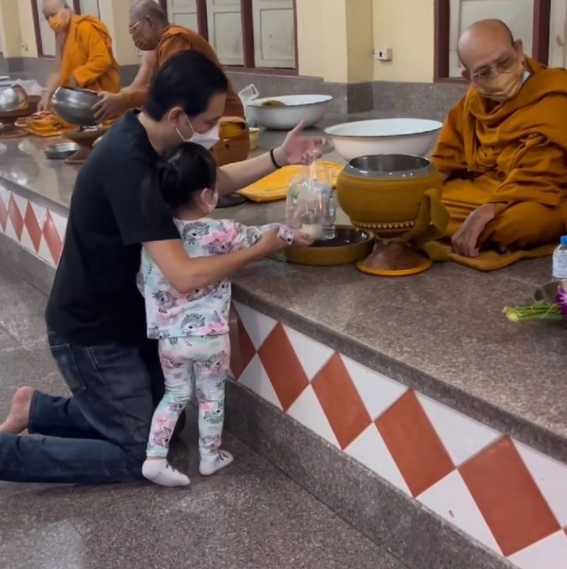 ภาพสุดอบอุ่น ศรรามพาน้องวีจิทำบุญวันเกิด3ขวบ พร้อมข้อความสุดซึ้ง