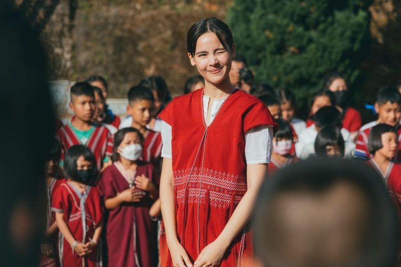 พี่สาวกลับมาเเล้ว! นางเอกซุปตาร์ โผล่เเม่ฮ่องสอน มอบทุนการศึกษาให้เด็กบนดอย