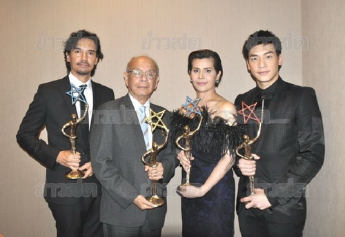 "นก-บี้"คว้ารางวัล"ไนน์เอ็นเตอร์เทน อวอร์ดส์ 2012"-ภาพชุดดารา ร่วมงานคับคั่ง