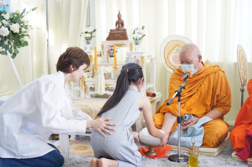 เปิดบรรยากาศ โบว์-น้องมะลิ ทำบุญครบ7ปีสูญเสีย ปอ ทฤษฎี 