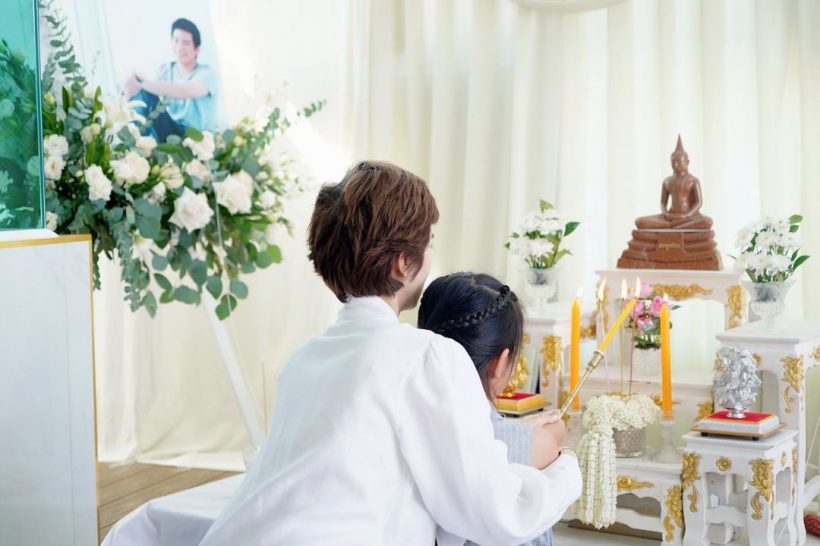 เปิดบรรยากาศ โบว์-น้องมะลิ ทำบุญครบ7ปีสูญเสีย ปอ ทฤษฎี 