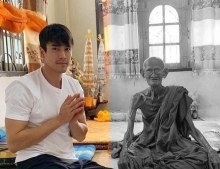  ณเดชน์ พร้อมครอบครัว ขอเป็นเจ้าภาพสวดอภิธรรม หลวงปู่ทอง