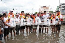 ชมพู่นำทีมดาราต้มยำลำซิ่งแจกของอยุธยา