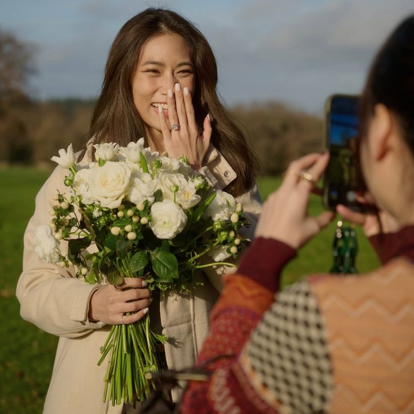 คนบันเทิงยินดีสนั่น! คู่รักมาราธอนสวมแหวนขอแต่งงานกันแล้ว