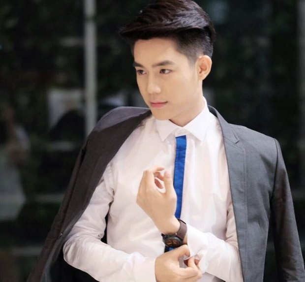 พักเบรกคุณอุบล! ส่องนักข่าวหน้าหล่อ โต๋นแตร์ ช่วงข่าวสั้นคั่นละคร พิษสวาท