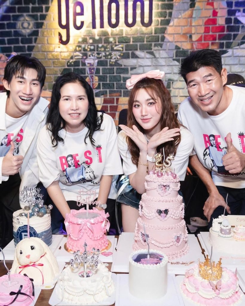 นางเอกสาว เผยภาพครอบครัวพร้อมหน้า สยบข่าวพ่อลูกแตกคอ!
