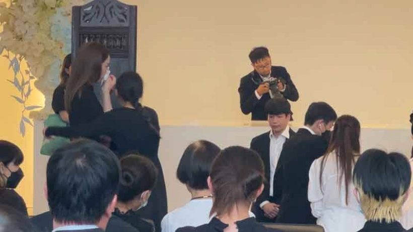 เศร้า! นนกุล-แอฟ ปล่อยโฮกลางงานคุณแม่เพ็กแฮ