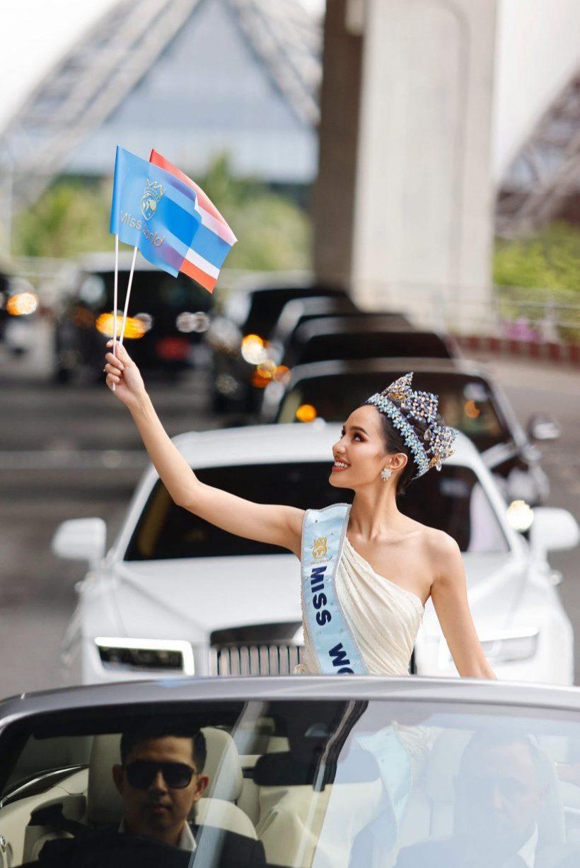 ส่องคอมเมนต์ชาวโลก หลังเห็นคนไทยแห่รอรับโอปอล สุชาตา กลับบ้าน