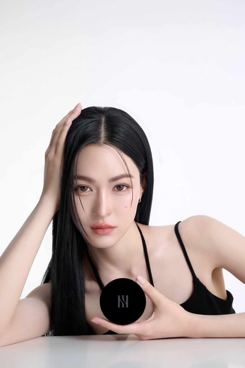 ชาวเน็ตเกาหลีถล่มเมนต์ หลังหลิงหลิงเป็นแบรนด์แอมฯเครื่องสำอางค์ดังของชาติ