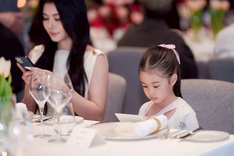 น้องเป่าเปา-น้องเป่าเป้ย์ ออกงานได้แล้ว ออร่าซุปตาร์พุ่งสุดๆ