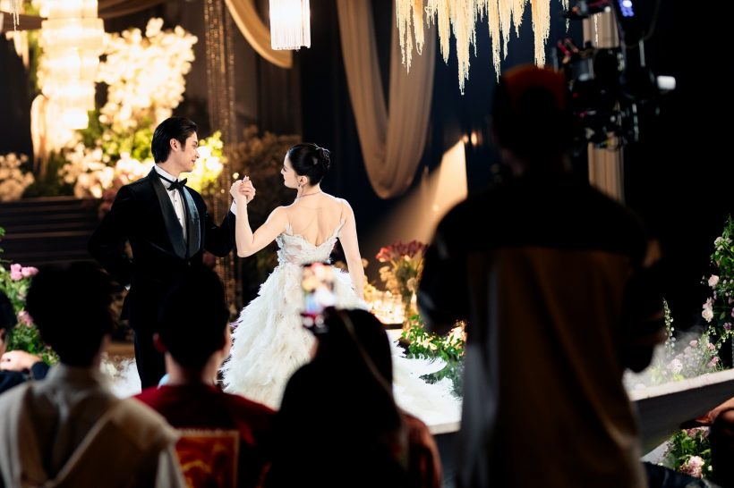 ฮือฮาภาพพระเอกดังในชุดเจ้าบ่าวกลางบรรยากาศงานแต่ง