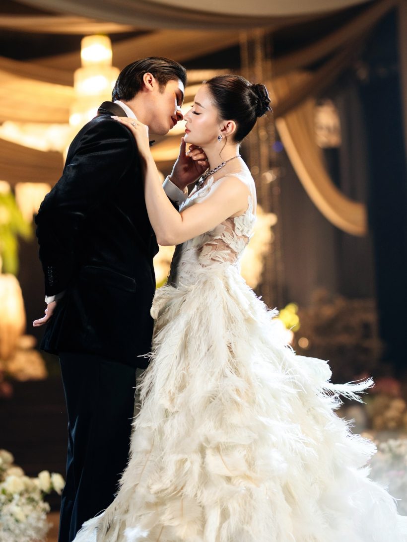 ฮือฮาภาพพระเอกดังในชุดเจ้าบ่าวกลางบรรยากาศงานแต่ง