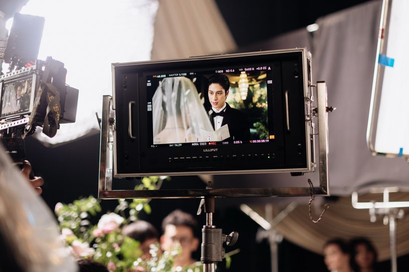 ฮือฮาภาพพระเอกดังในชุดเจ้าบ่าวกลางบรรยากาศงานแต่ง