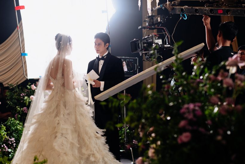 ฮือฮาภาพพระเอกดังในชุดเจ้าบ่าวกลางบรรยากาศงานแต่ง
