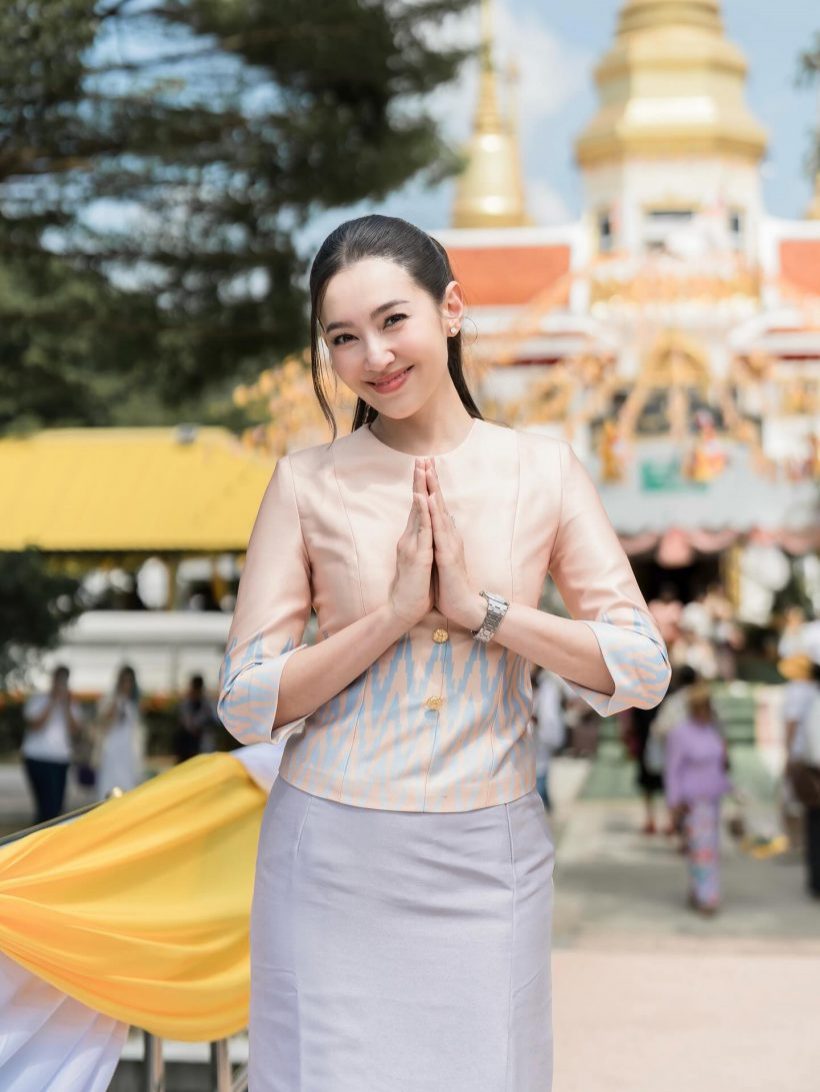 ฟังจากผจก. ตอบแล้ว ทำไม เบลล่า ต้องมีคนถือร่มให้?