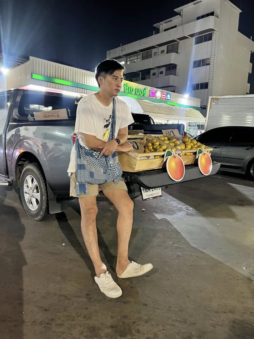 ดาราหนุ่มใช้ชีวิตง่ายๆ ล่าสุดเปิดท้ายเร่ขายส้ม ชาวบ้านรักทั้งอำเภอ