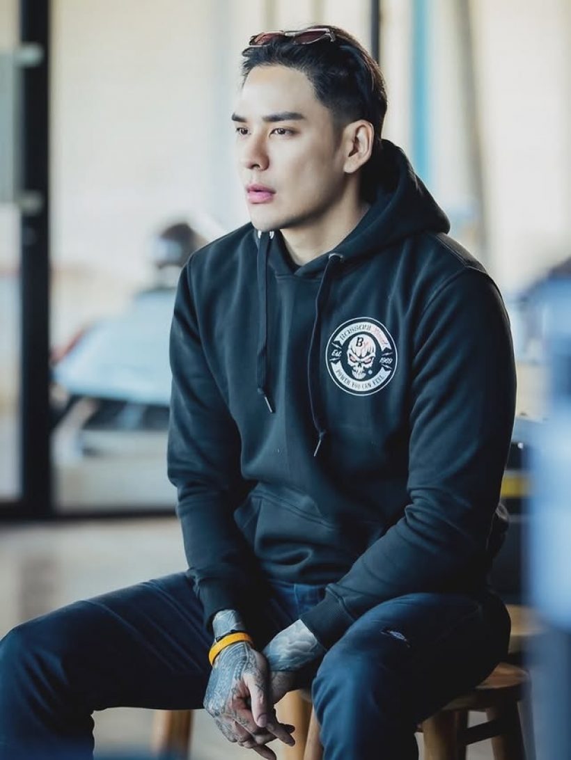 แทค ภรัณยู ของขึ้น! ไล่กลุ่มชูป้าย ไปส่งข้าวแนวหน้า