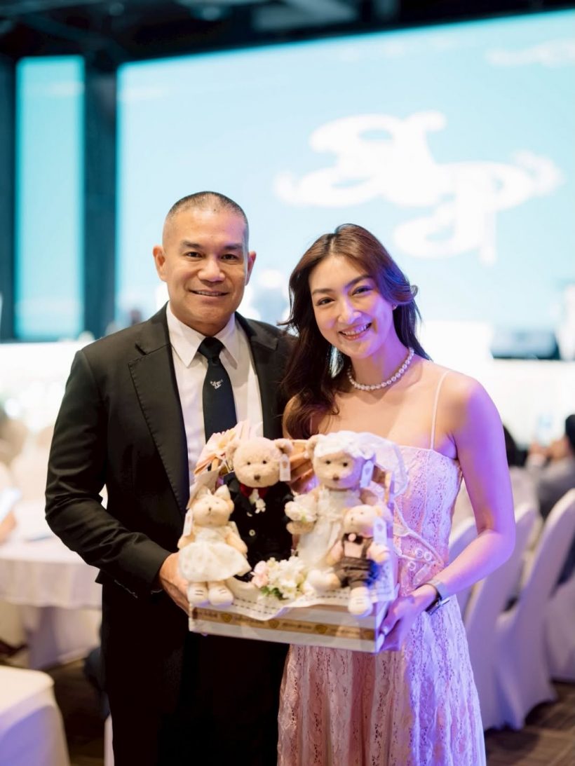 ไม่ธรรมดา! งานแต่งแอนดรูว์ รวมระดับตัวท็อปทุกวงการ