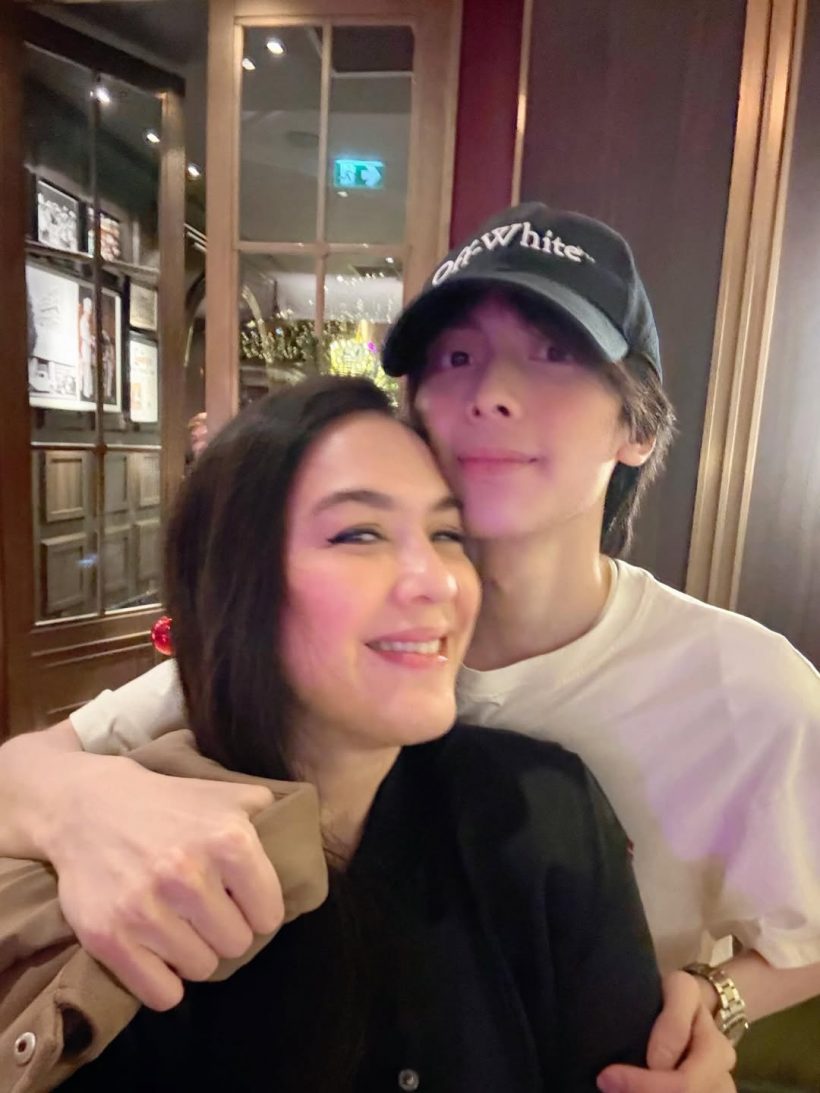 ไม่ธรรมดานะเนี่ย! พ่อแม่คู่นี้โชคดี มีลูกชายหล่อเอาเรื่อง