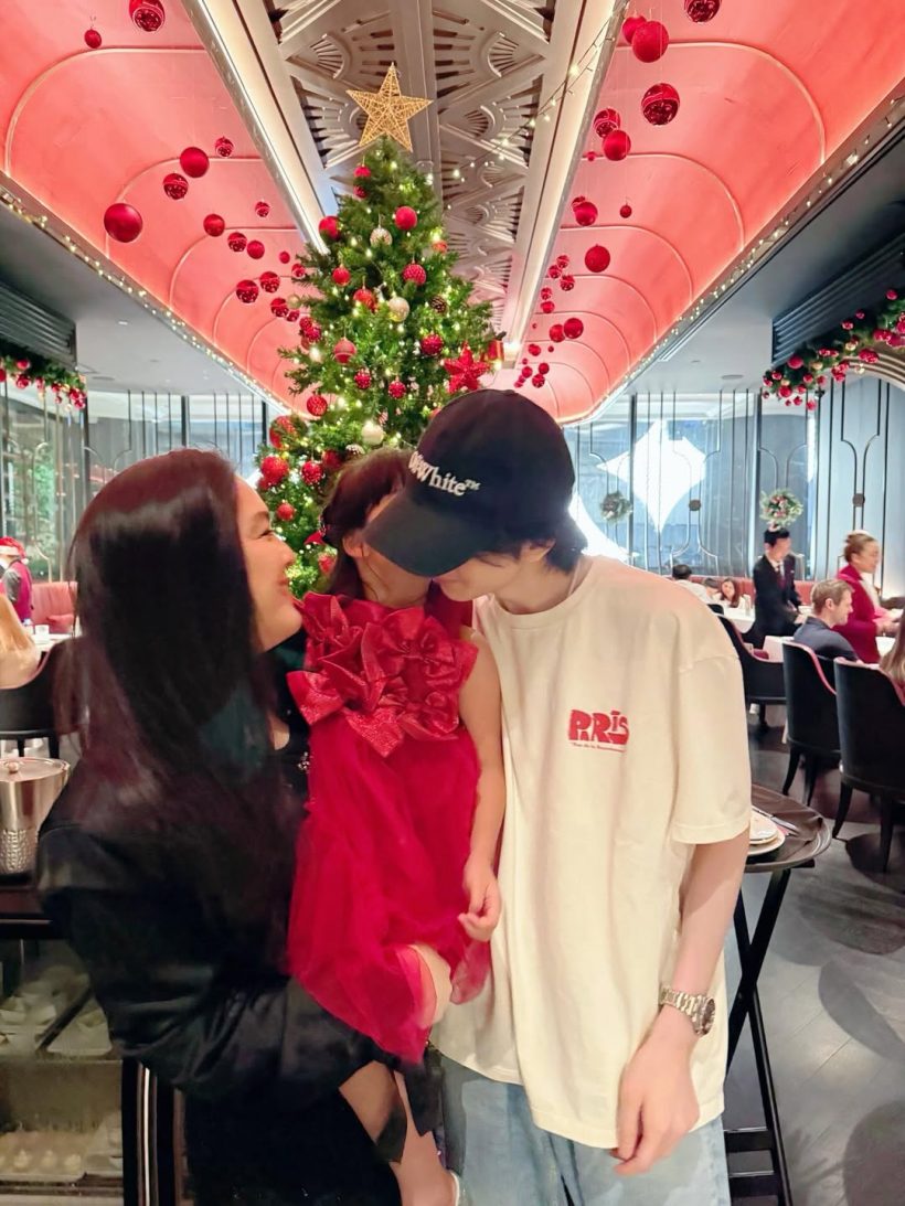 ไม่ธรรมดานะเนี่ย! พ่อแม่คู่นี้โชคดี มีลูกชายหล่อเอาเรื่อง