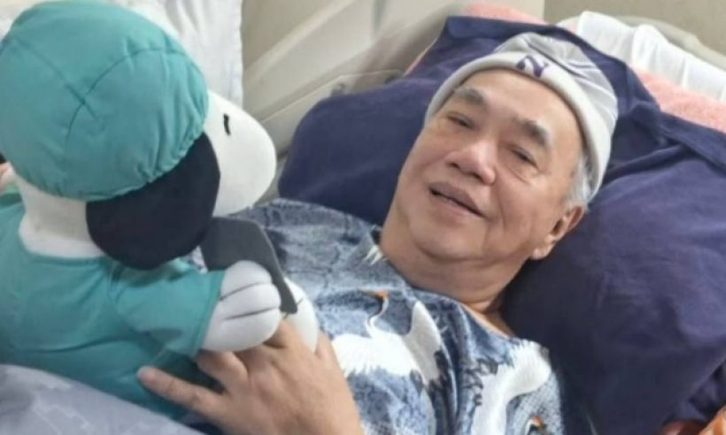 ภาพล่าสุด ดร.เสรี นอนกอดตุ๊กตาพระราชทานไม่ยอมห่าง