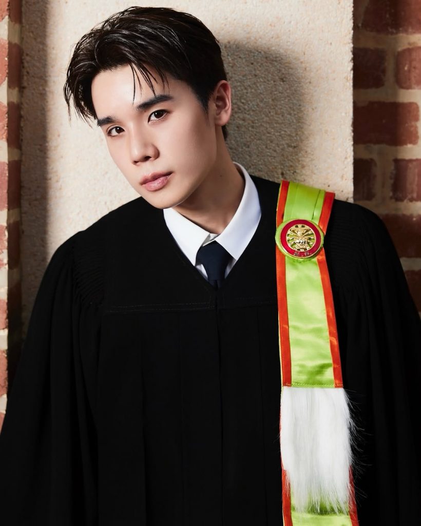 ดาราหนุ่มดังคว้า ป.โท สำเร็จ แฟนคลับยินดี มหา’ลัยแทบแตก