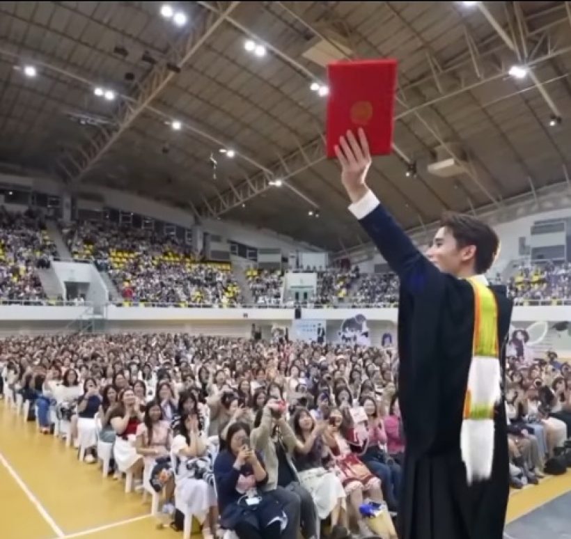 ดาราหนุ่มดังคว้า ป.โท สำเร็จ แฟนคลับยินดี มหา’ลัยแทบแตก