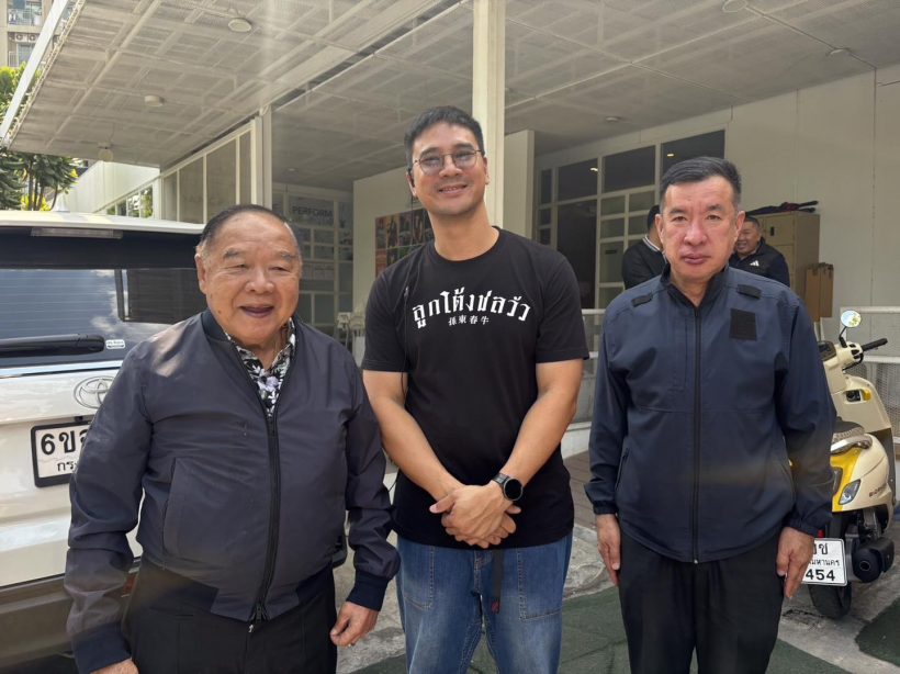 ช็อตหาดูยาก! น็อต วรฤทธิ์ ร่วมเฟรม ลุงป้อม หลังบุกหาถึงร้าน