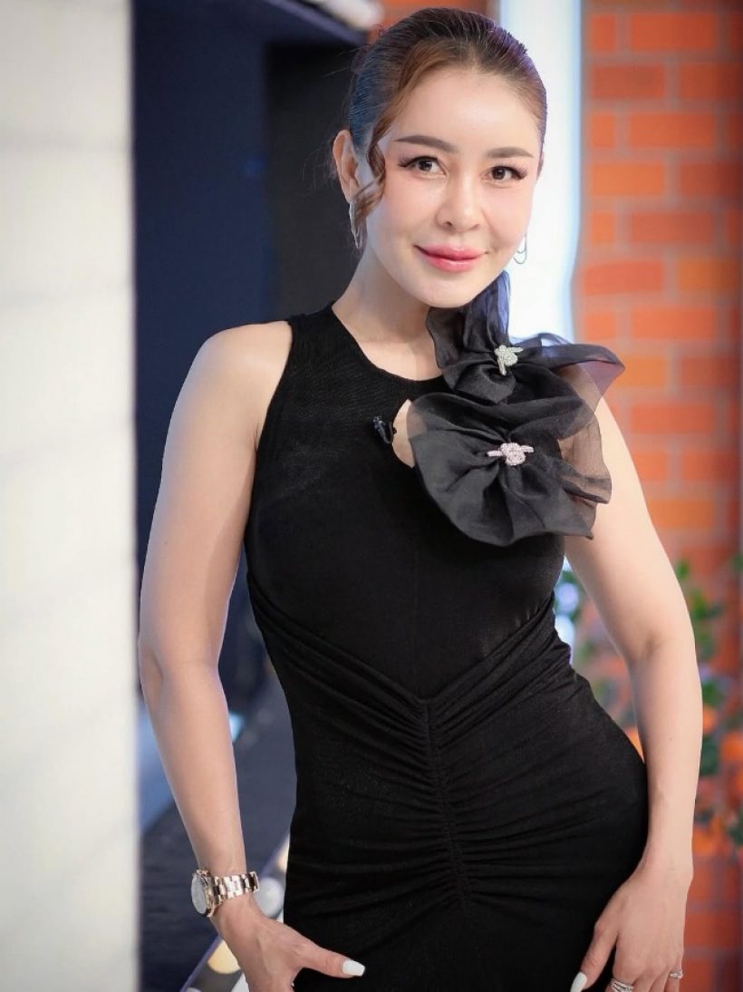 เป็กกี้ ศรีธัญญา ขึ้นศาลนัดแรก ฟาดแฮชแท็กเด็ด ถึงอดีตสามี