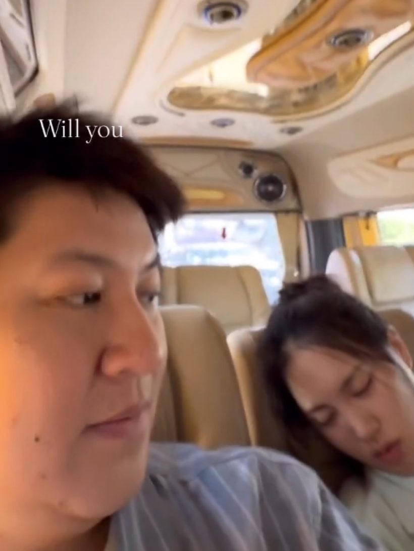 สละโสดอีกคู่!นางเอกสาวน้ำตาแตก ไฮโซหนุ่ม คุกเข่าขอแต่งกลางทะเล