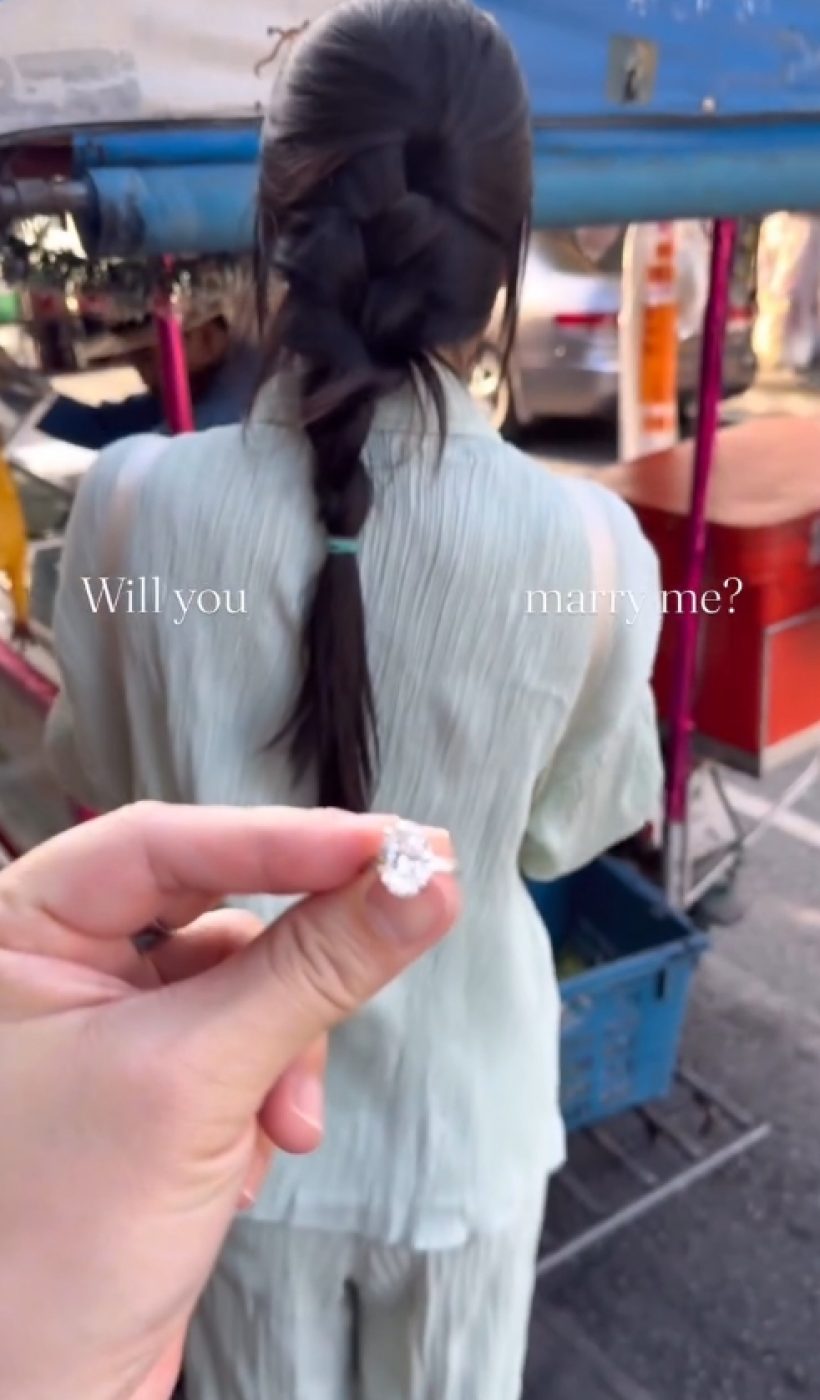 สละโสดอีกคู่!นางเอกสาวน้ำตาแตก ไฮโซหนุ่ม คุกเข่าขอแต่งกลางทะเล