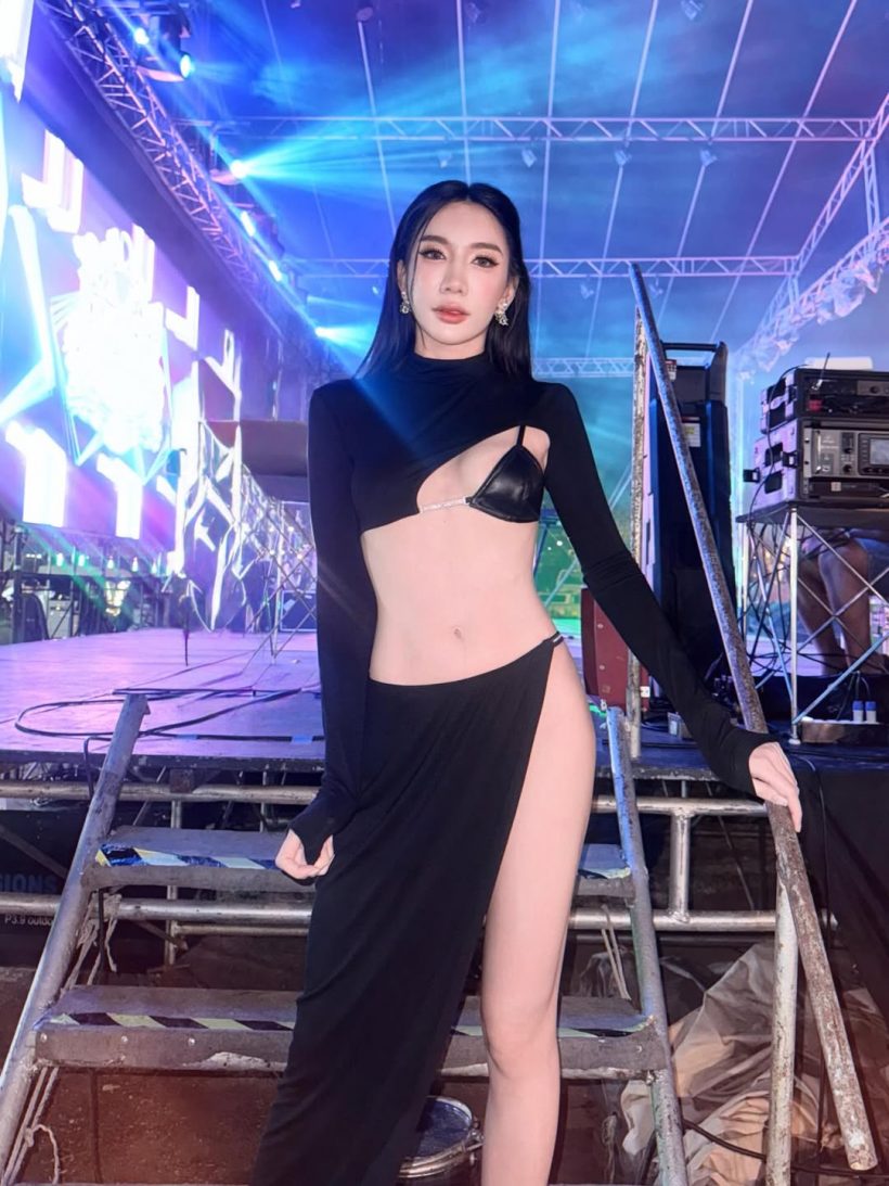 โซเชียลแตก! ศิลปินสาว โดนถกสนั่นชุดนี้เกินงามจริงๆ