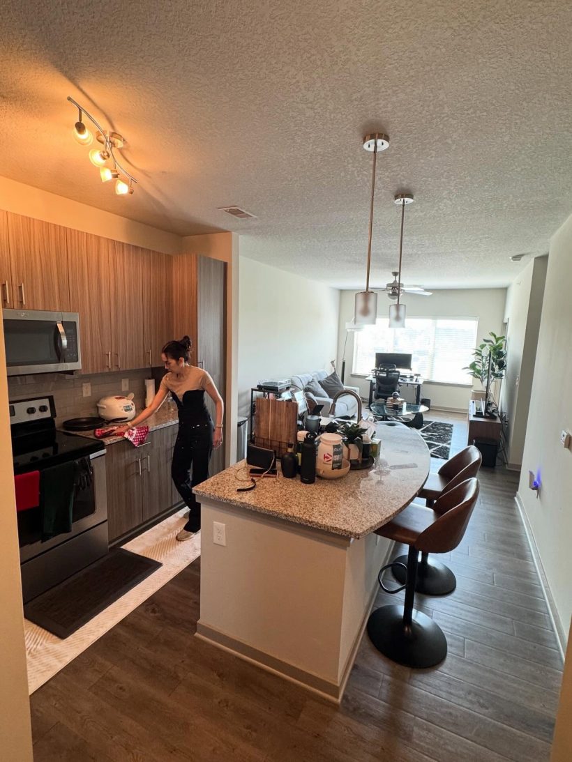 ยอมเหนื่อย! นุสบาสวมบทแม่บ้านจัดห้องให้ลูกถึงอเมริกา