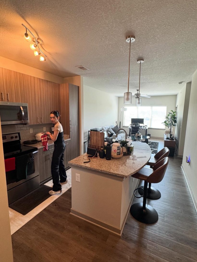 ยอมเหนื่อย! นุสบาสวมบทแม่บ้านจัดห้องให้ลูกถึงอเมริกา