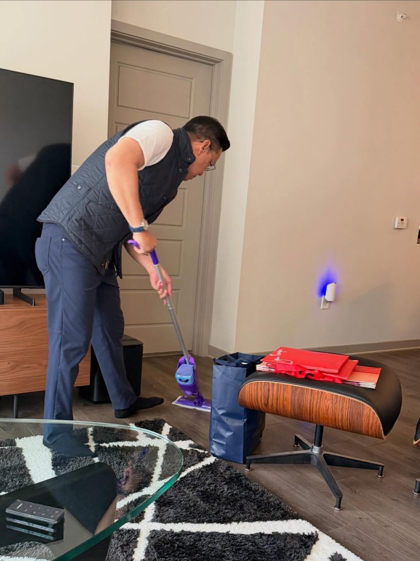 ยอมเหนื่อย! นุสบาสวมบทแม่บ้านจัดห้องให้ลูกถึงอเมริกา