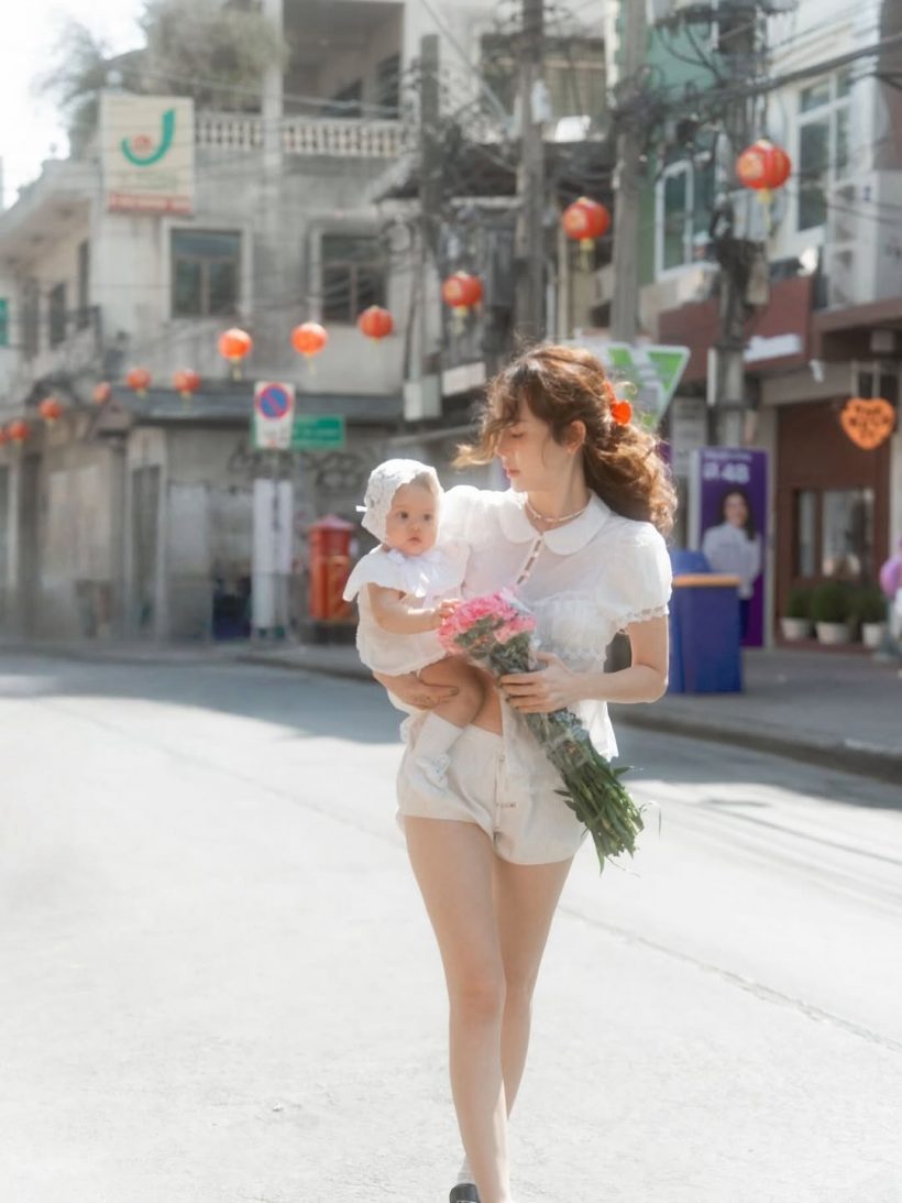 ดาราสาวดัง อุ้มลูกสาวไหว้เจ้าแม่กวนอิม หลังเคยมาขอไว้