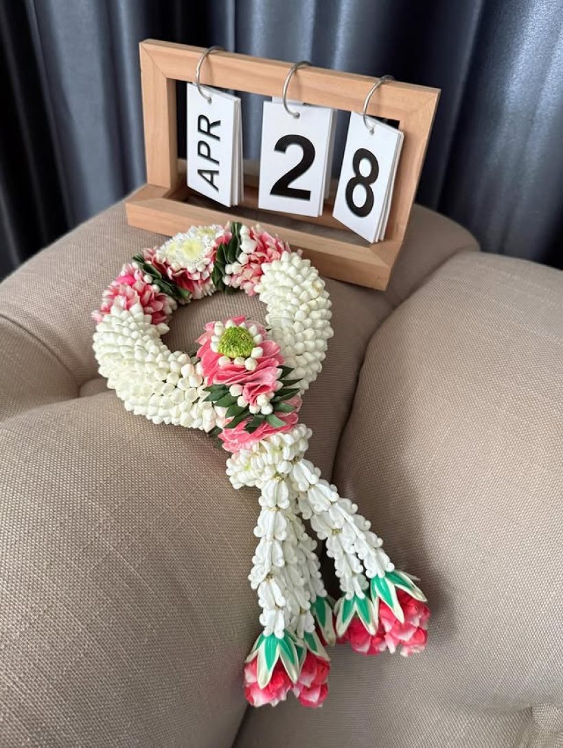 น้ำตาซึม! มินพีชญา ก้มกราบเท้าแม่ ภรรยาแซมยุรนันท์ โผล่เมนต์