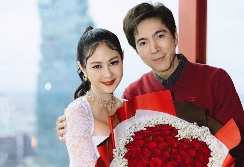 น้ำตาซึม! มินพีชญา ก้มกราบเท้าแม่ ภรรยาแซมยุรนันท์ โผล่เมนต์