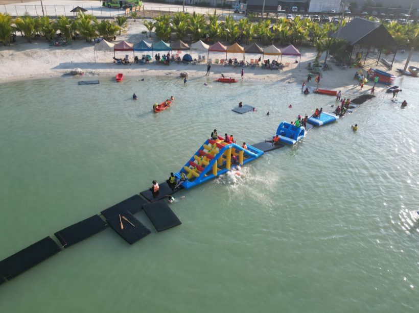 เกิดอะไรขึ้น! สายเชีย บุกกองปราบฯ ขอตัดขาดหาดทรายขาว